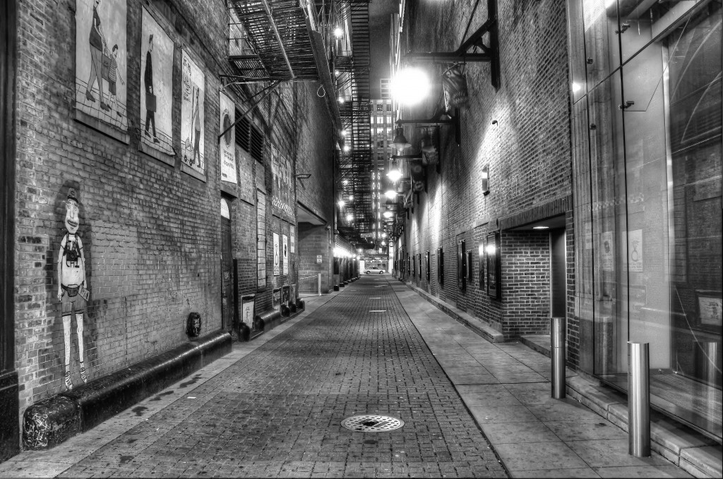 alley bw